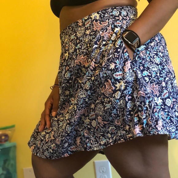 Plus size vintage floral print mini skirt - Picture 4 of 5